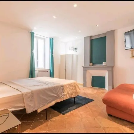 Holiday home Superbe Grande Maison De Ville! Solomiac