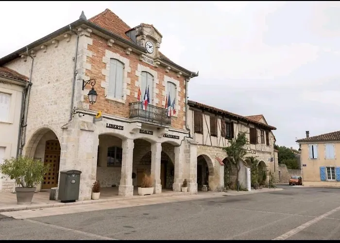 Hébergement de vacances Superbe Grande Maison De Ville! *